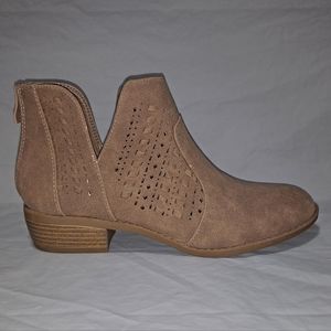 SHEIN Essie Booties Women's Size 8.5 Tan Suede Leather Upper Vented Rear-zip